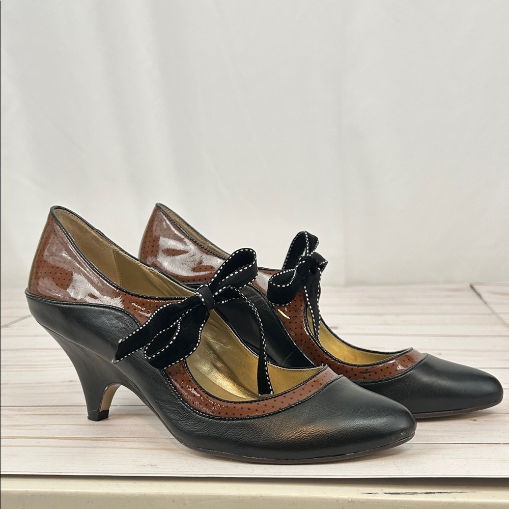Poetic License Tease Heels in Black and Brown with Bow size 9